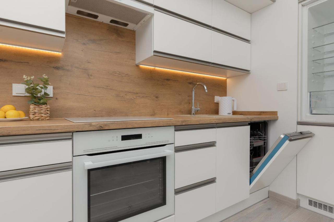 Cozy Apartment With Parking Bakalarska By Noclegi Renters Warszawa Exteriör bild
