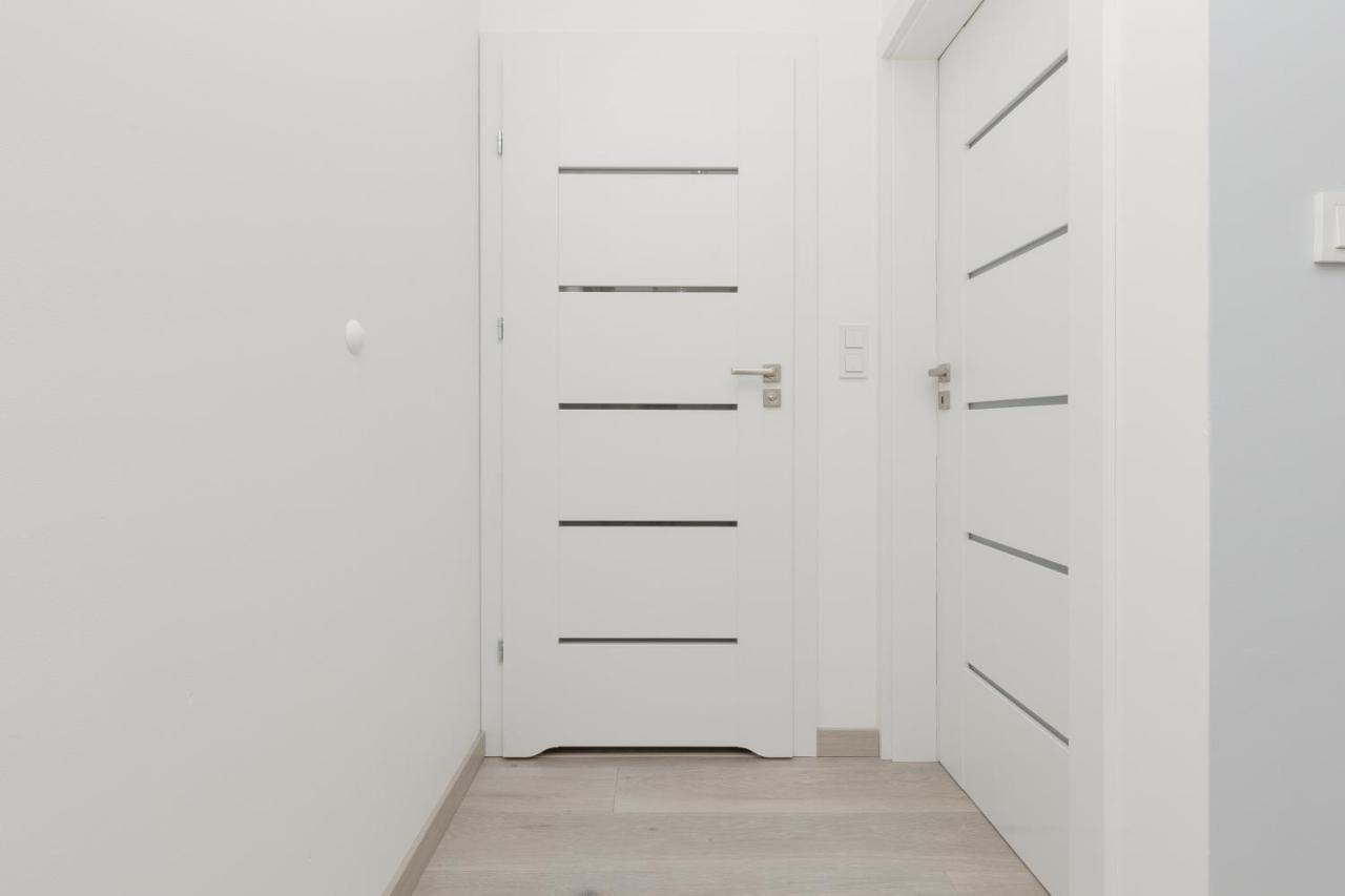 Cozy Apartment With Parking Bakalarska By Noclegi Renters Warszawa Exteriör bild