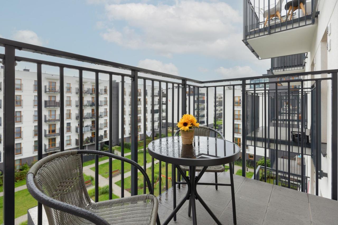 Cozy Apartment With Parking Bakalarska By Noclegi Renters Warszawa Exteriör bild