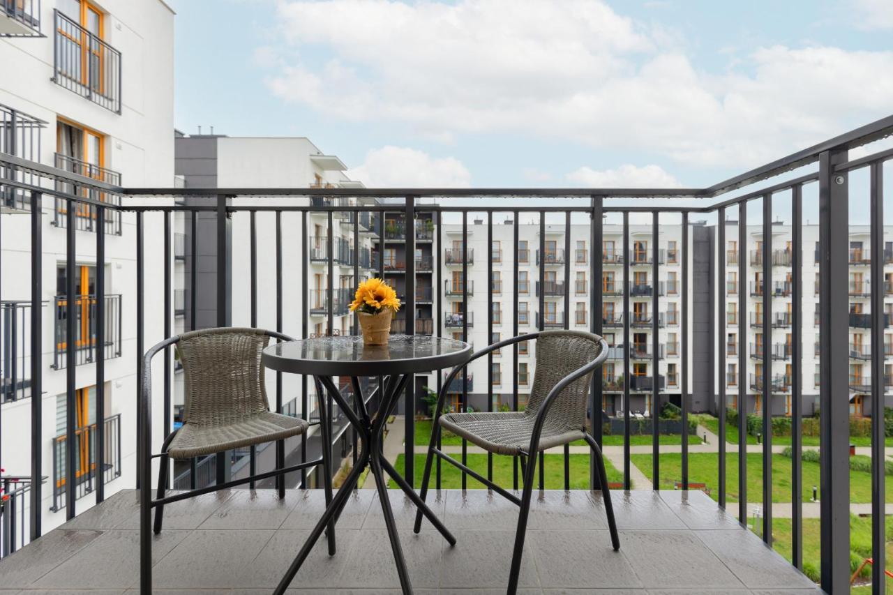 Cozy Apartment With Parking Bakalarska By Noclegi Renters Warszawa Exteriör bild